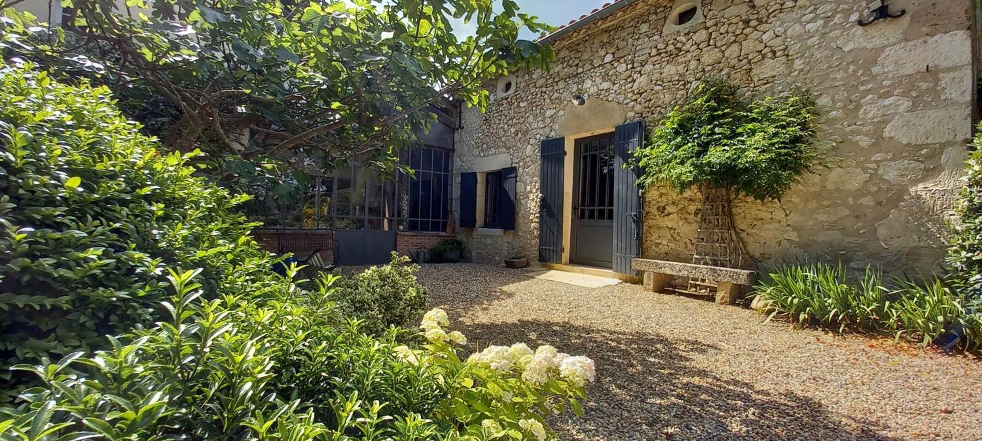 Отель Entre-Vignes-Et-Bastides Montcaret Экстерьер фото