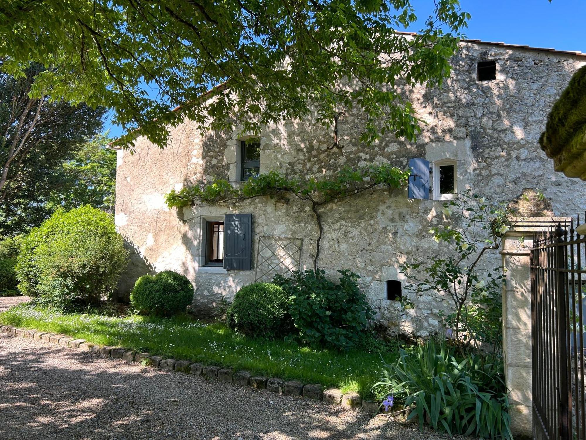 Отель Entre-Vignes-Et-Bastides Montcaret Экстерьер фото