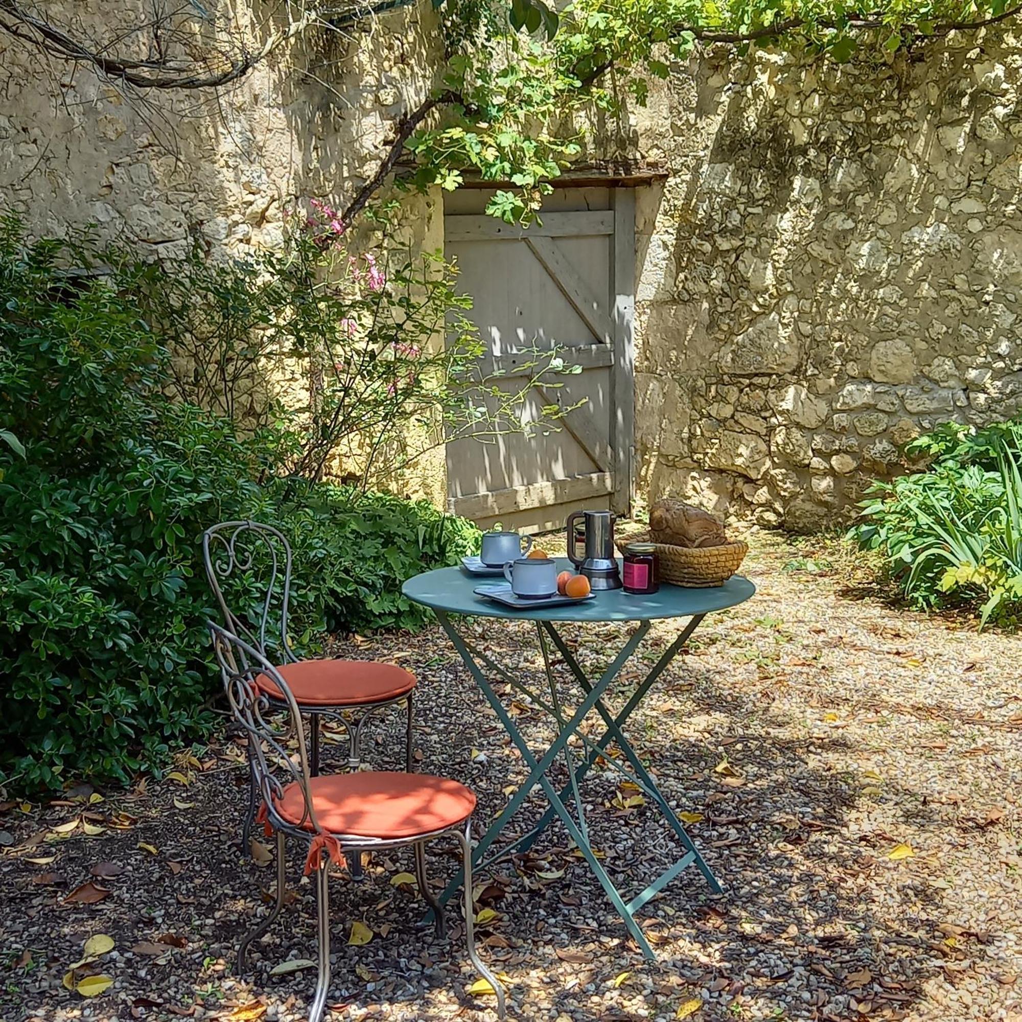 Отель Entre-Vignes-Et-Bastides Montcaret Экстерьер фото